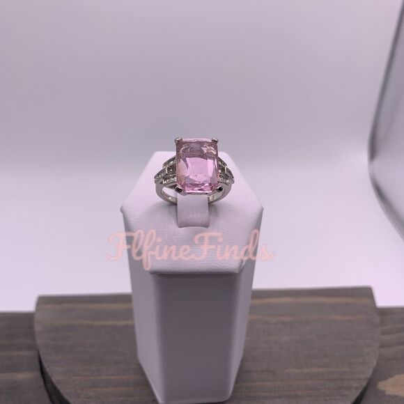 Elegant Pink Gemstone Ring - Picture 9 of 14
